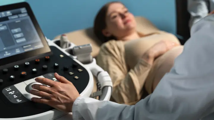 Поле чудес для акушерки и 480 тысяч для депутата Родниной: это нормально?