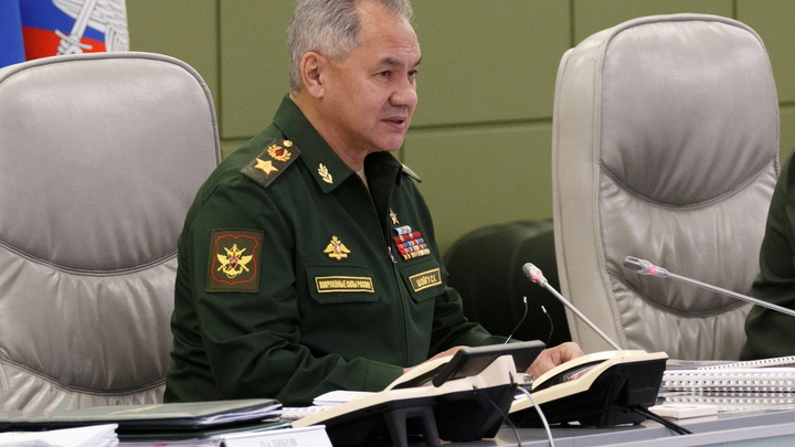 Впереди ещё много славных дел: Шойгу вручил солдатам медали за героическую службу в Донбассе