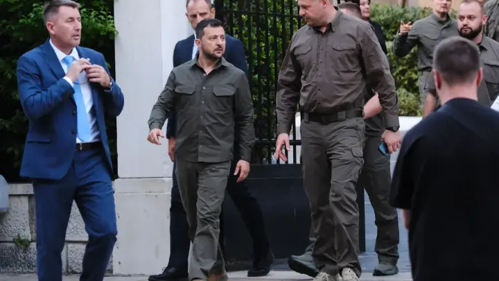 Зеленский под угрозой: в СМИ рассказали о трехэтапном плане свержения президента Украины