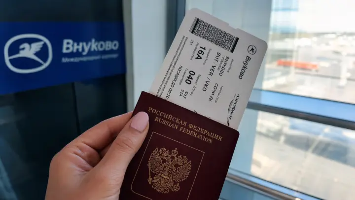 Вылетающих из Внуково 27 августа попросили приготовить бумажные талоны