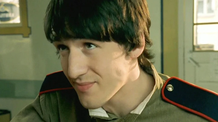 Актёру Смольянинову* заочно дали 8 лет колонии за фейки об армии России