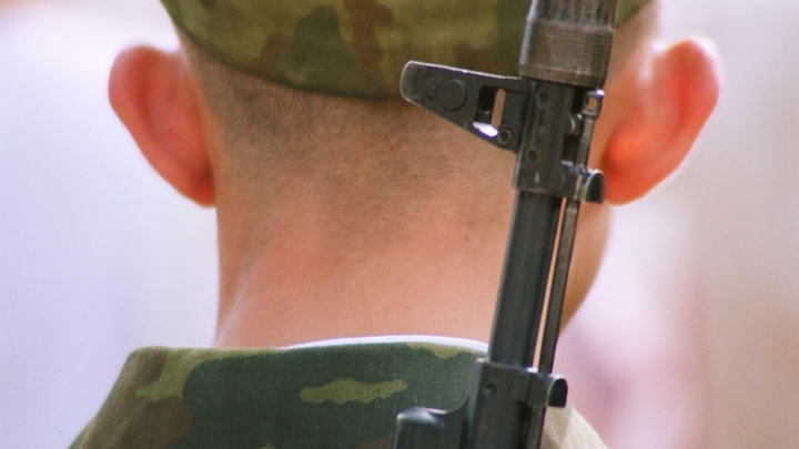 Под Смоленском по улицам разгуливал вооружённый человек: Следком начал проверку