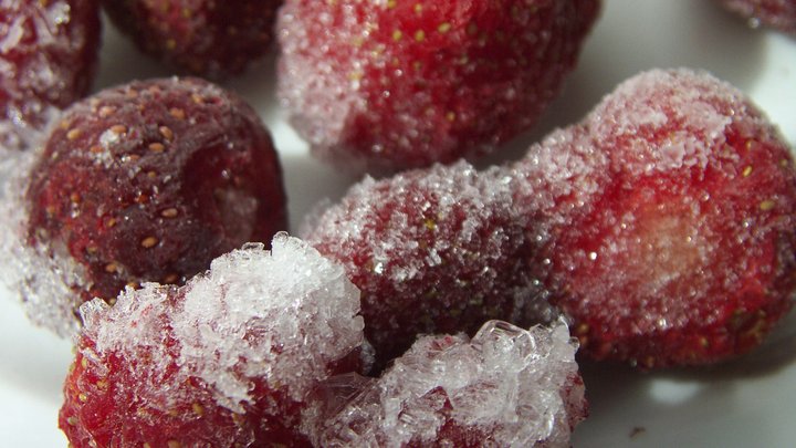 Как правильно разморозить продукты: Главные ошибки на кухне