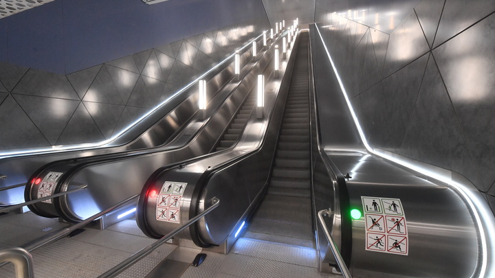 Шаг вперёд: Пекарня разместила провокационную рекламу у края перрона в метро