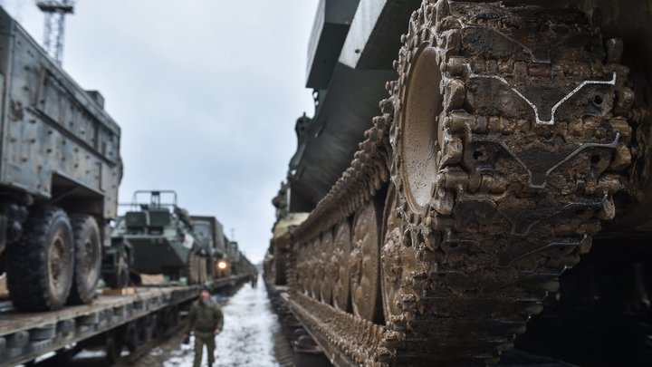 Минобороны: ВСУ лишились возможности перевезти оружие на фронт из-за удара ВС России