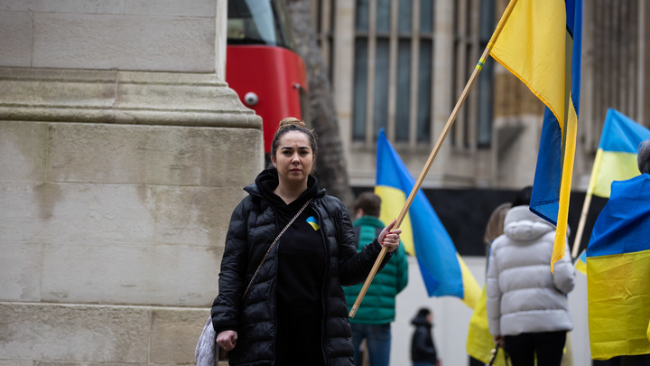 Русские слишком хорошо живут. Украинка опешила: Меня аж трясёт