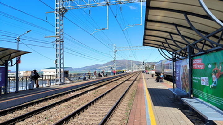 В Краснодаре электричка насмерть сбила мужчину