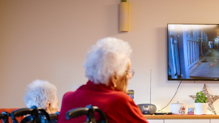 Пациенты пансионата избили пенсионерку палками за просмотр пасхального богослужения