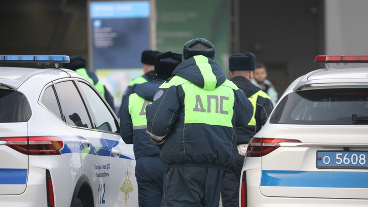 В Прикамье в жестком ДТП с грузовиком всмятку сдавило иномарку