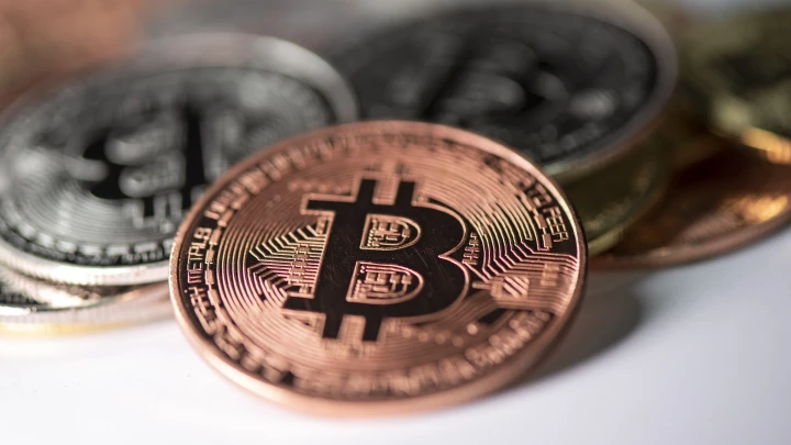 Выбросивший в мусор тысячи биткоинов британец смирился с потерей