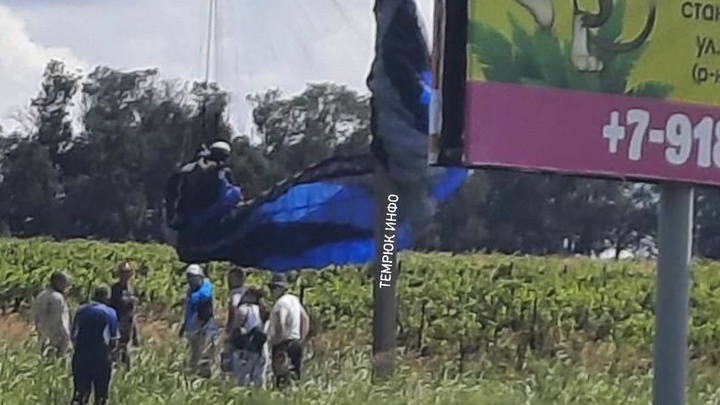 В Темрюке два парапланериста пострадали, врезавшись в опору ЛЭП