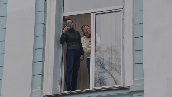 Малолетние дети мигрантов занялись сексом прямо во дворе жилого дома в Москве