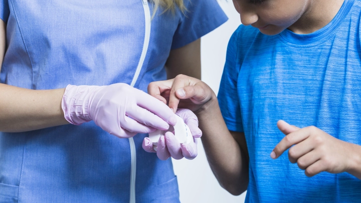 Хирурги в Новосибирске спасли ребёнка, проглотившего 25 магнитных шариков