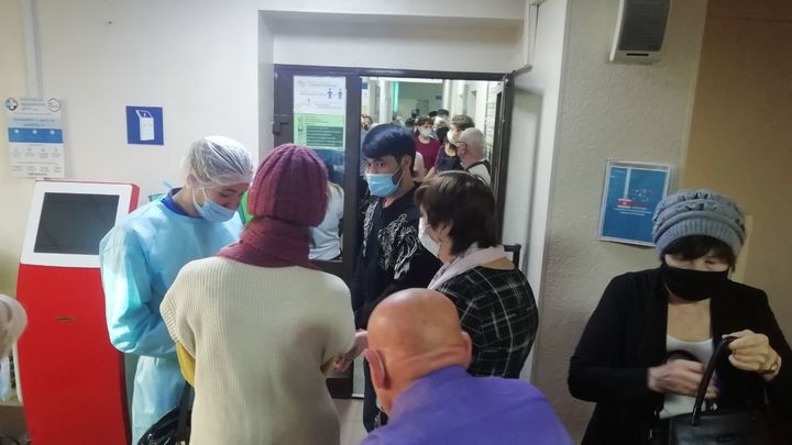 На фоне небывалого роста заболеваемости COVID-19 забайкальцы ринулись вакцинироваться