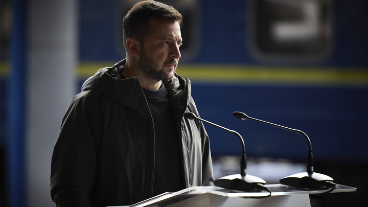 Зеленский начал спор с Трампом о России: Он хочет уничтожить Украину