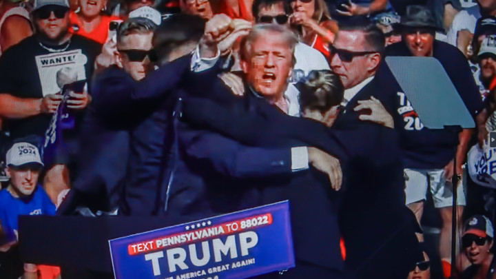 Первые слова Трампа после покушения были не о политике и ранении: Зрительница рассекретила сказанное экс-президентом США