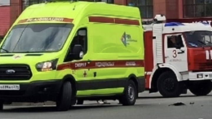 В Челябинске у грузовой ГАЗели вырвало заднюю ось при столкновении с Мерседесом