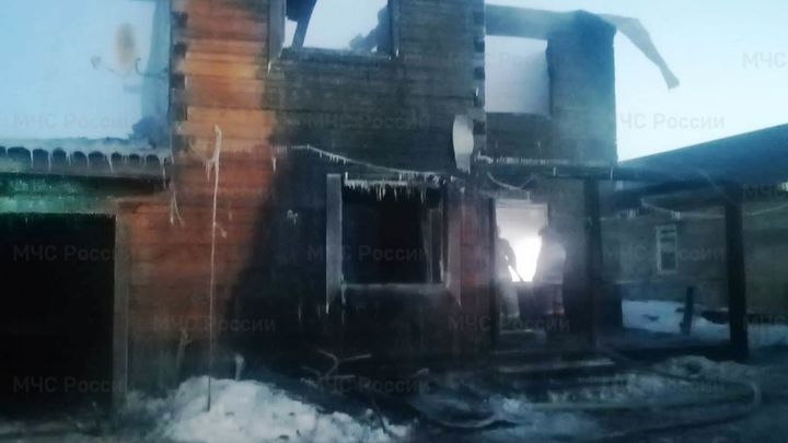 Были ночью одни: В Иркутской области двое детей погибли во время пожара в частном доме