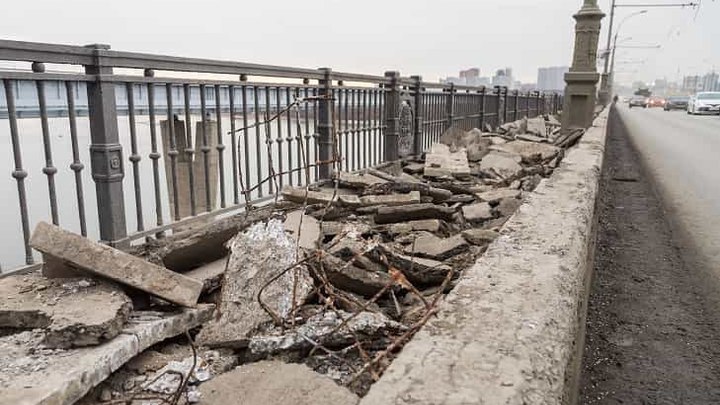В Новосибирске до конца года ограничат движение по Октябрьскому мосту