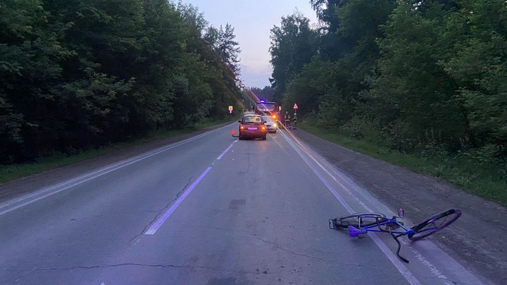Шёл по дороге с велосипедом: Пенсионерка на Nissan насмерть сбила мужчину под Новосибирском