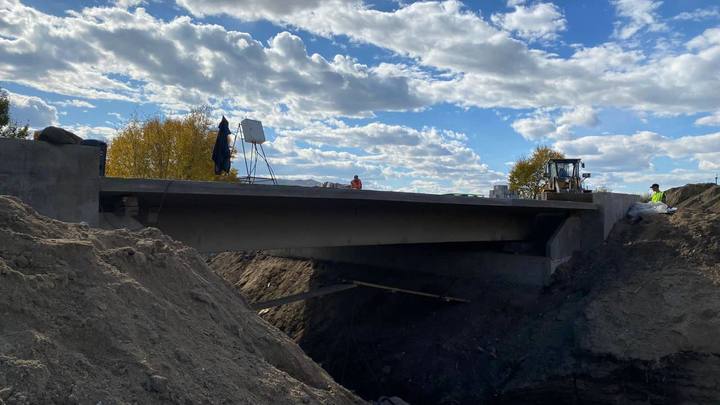 Реконструкцию моста в Антипихе завершили на 65%