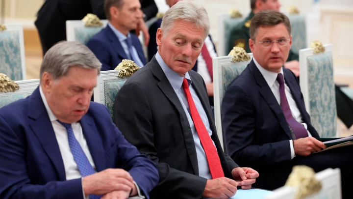 Песков пошутил над журналистами, ожидавшими Путина в лобби отеля в Китае