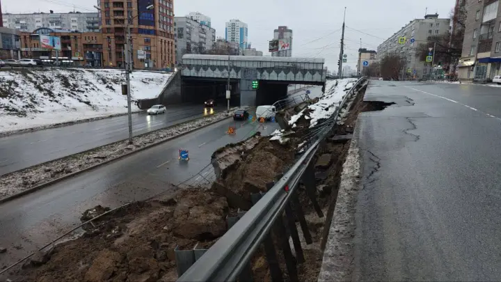 В Новосибирске обрушилась подпорная стенка на улице Ипподромской