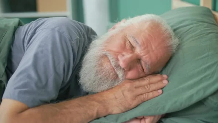 Ученые: Длительный дневной сон угрожает здоровью пожилых