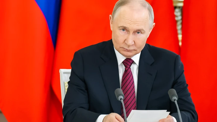 Надо их душить: Путин потребовал добить иностранные IT-сервисы, оставшиеся в России