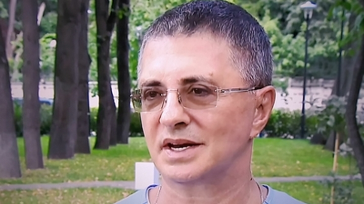 Доктор Мясников выдал Навальному неудобную правду о спасении. Тот дерзко извинился Доктор Мясников выдал Навальному неудобную правду о спасении. Тот дерзко извинился