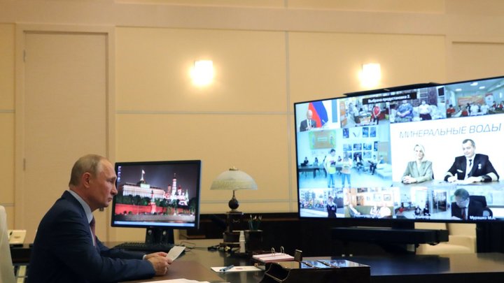 Не без срывов, но...: Срочное совещание по бюджету у Путина резко закрыли от всех