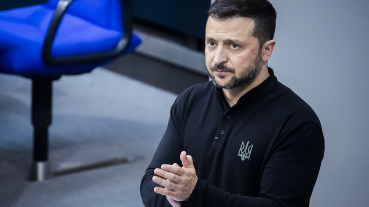 Охрана превратится в конвой: Зеленский готовится совершить финальную ошибку. Дату провала назвали на Западе