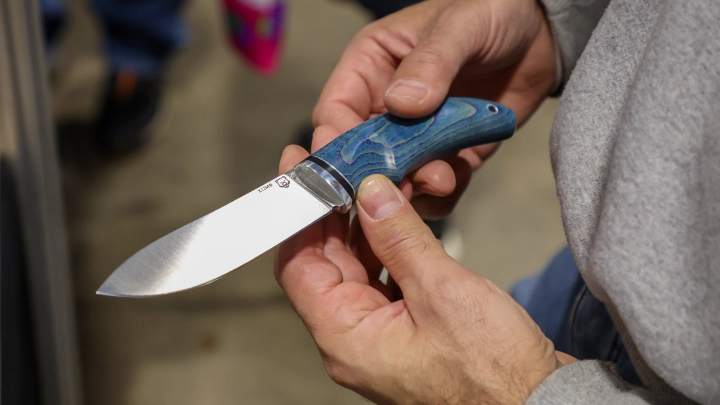 В Электростали мужчина рассек себе лицо ножом при заточке