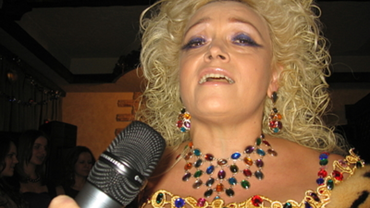 Кадышева призналась в драке с Бабкиной на съёмках Новогоднего огонька, заявил Рустам Солнцев