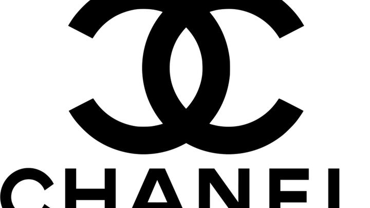 Бутики Chanel во Франции “украсили” портреты Гитлера
