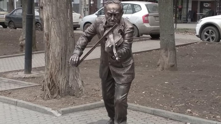 В Ростове-на-Дону пройдет пикет против скульптуры скрипачу Моне на Пушкинской
