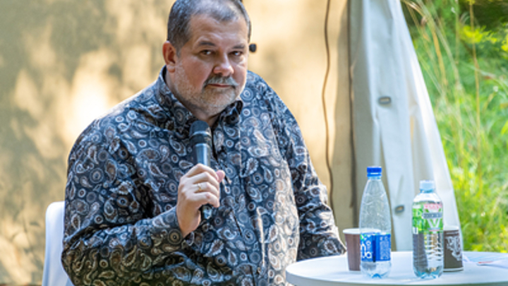 Доллары, евро, фунты…: Лукьяненко назвал фикцией слабость рубля