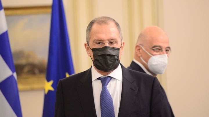 Сергей Лавров показал своё отношение к маскам одним видео