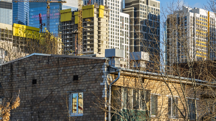 Население беднеет, квартиры дорожают. Эксперт объяснил, с чем связан бум на рынке недвижимости