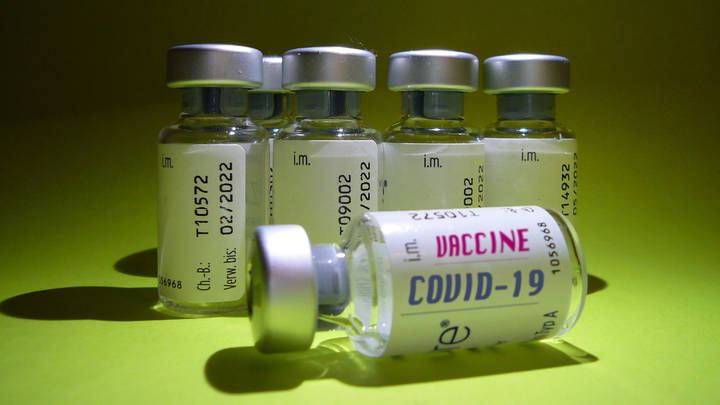 ЕС и США будут отрывать от себя?: Блогер дал ценный совет властям Украины по поводу вакцины