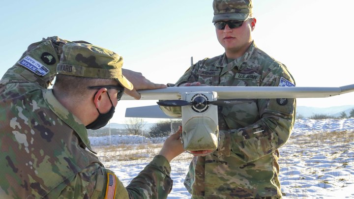 Русским бойцам удалось поймать американский БПЛА. Птичку ценой в 23 млн рублей разобрали на детали