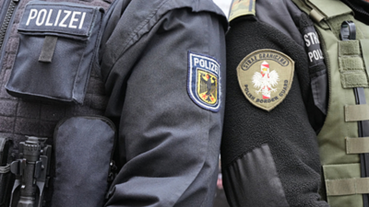 Медведев отказался поддерживать дипотношения с Польшей после выходки с захватом русской школы