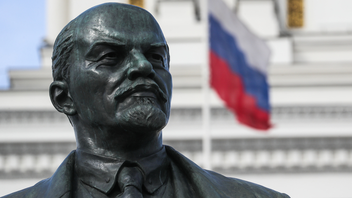 В Кунгуре возле вокзала рухнул памятник Владимиру Ленину