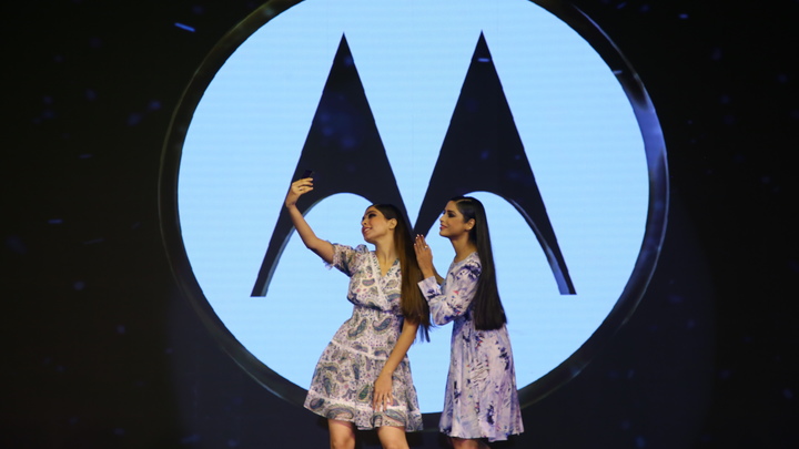 Motorola представила концепт смартфона-браслета