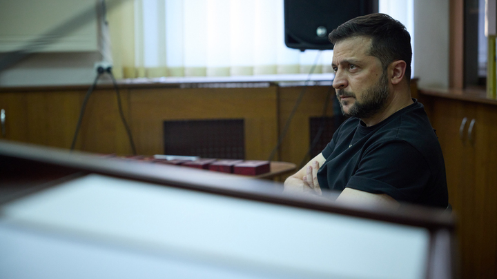 Нужны погоны? Идите на передовую: Зеленский решил уволить всех областных военкомов