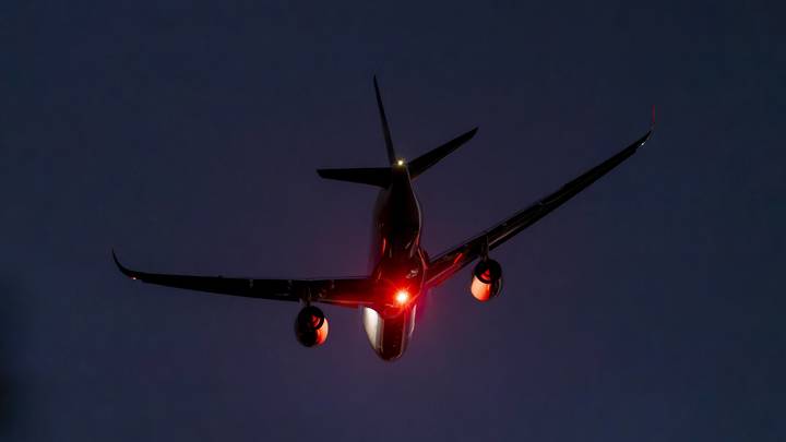 Покойник на борту: Самолёт срочно посадили на полпути в Сургуте. История закончилась неожиданно