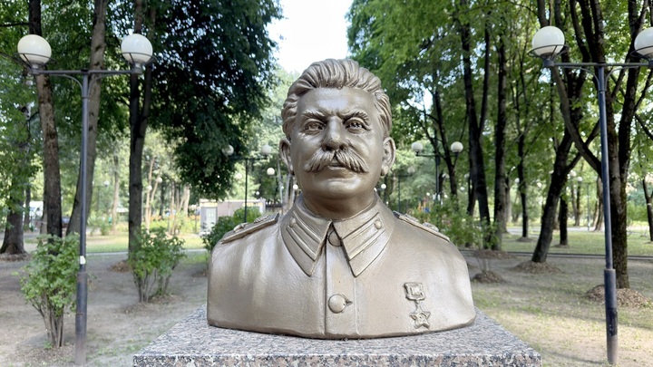 В Звенигороде неизвестный снёс голову памятнику Сталину