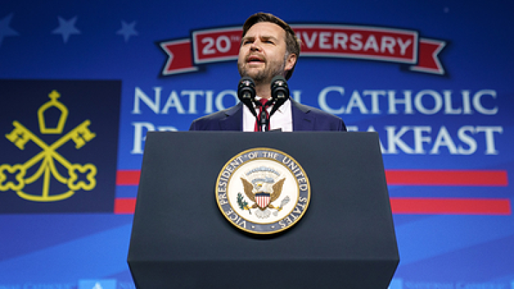 Вице-президент США Вэнс грязно выругался на проукраинских демонстрантов