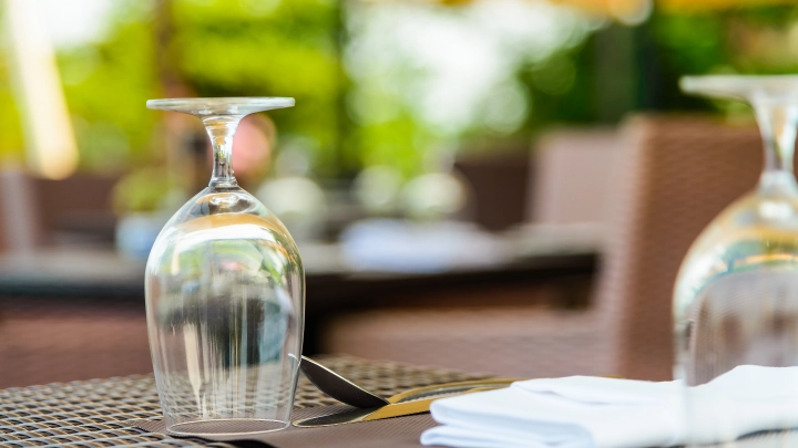 А где алкоголь?: Жительница Тулы выиграла судебный процесс против турфирмы - за напитками пришлось ехать в другой эмират