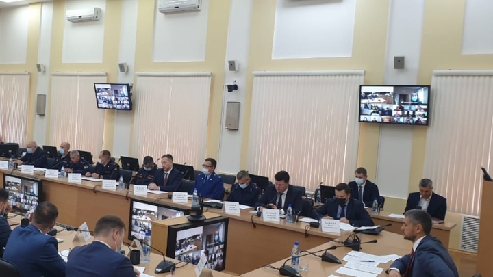 Осипов поручил муниципалитетам бороться с дикорастущей коноплёй химреагентами